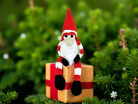 Häkelanleitung - Sitzender Weihnachtswichtel