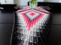 Crochet pattern - Table runner Corner to Corner