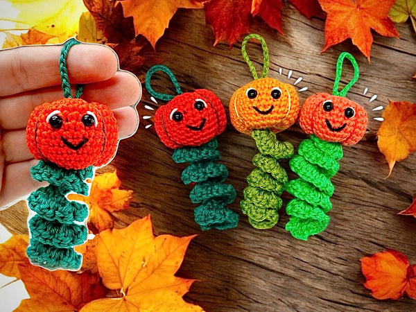 Häkelanleitung - Kürbiswürmchen Glücksbringer